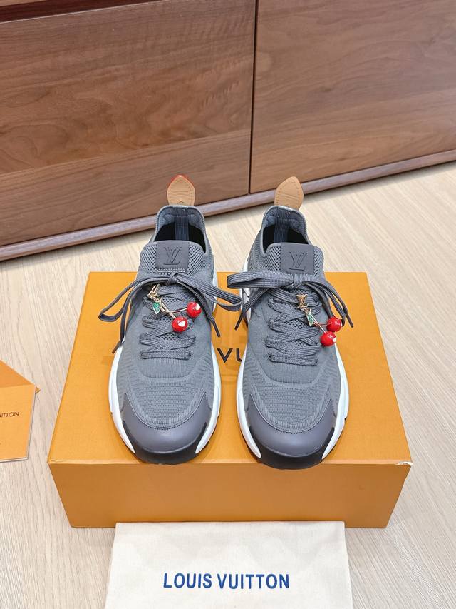 Accessories (for resellers) plus 120 RMB. Louis Vuitton Runner Tatic sneakers wi