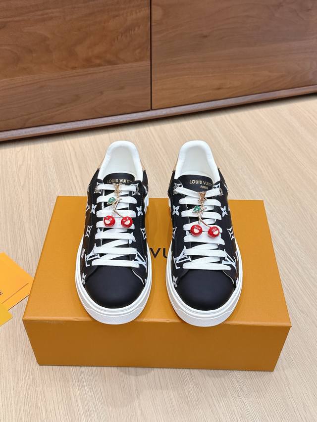 High-quality accessories (60 RMB) Louis Vuitton x Takashi Murakami collaboration