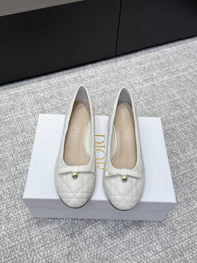 High-quality Dior 2025 Spring/Summer Mary Jane shoes with round toes and pearl d High-quality Dior 2025 Spring/Summer Mary Jane shoes with round toes and pearl d