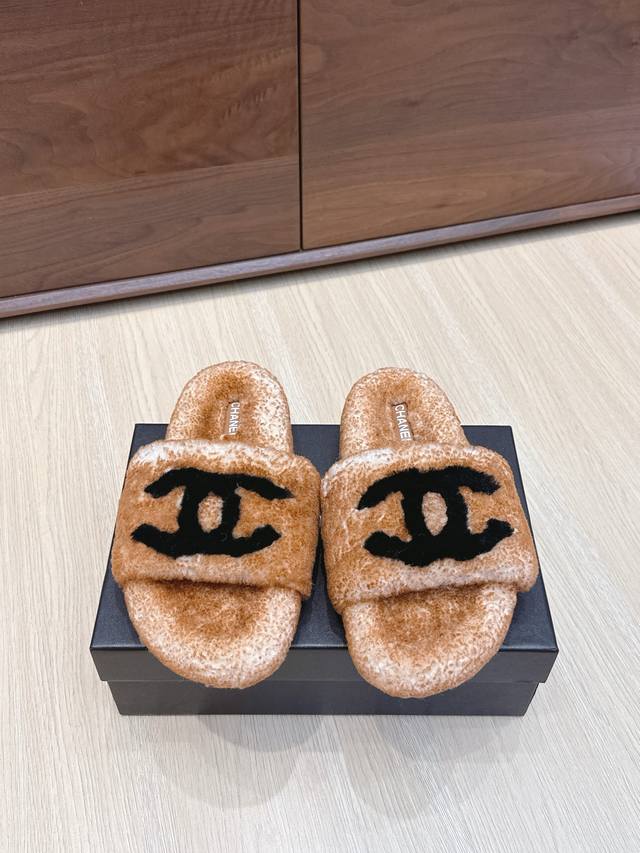 High-quality Chanel classic all-season double C fur slippers (retailer quality)!