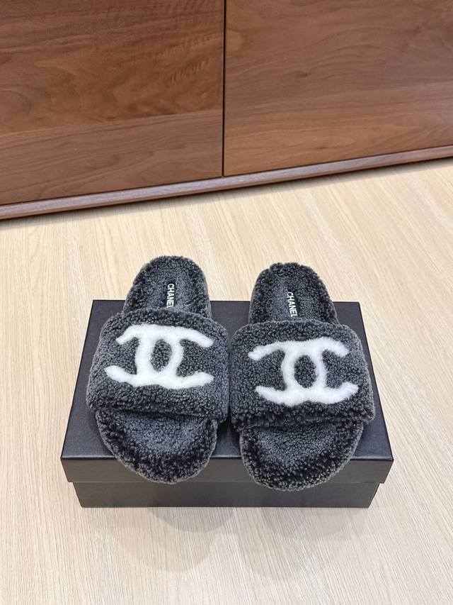 High-quality Chanel classic all-season double C fur slippers (retailer quality)!