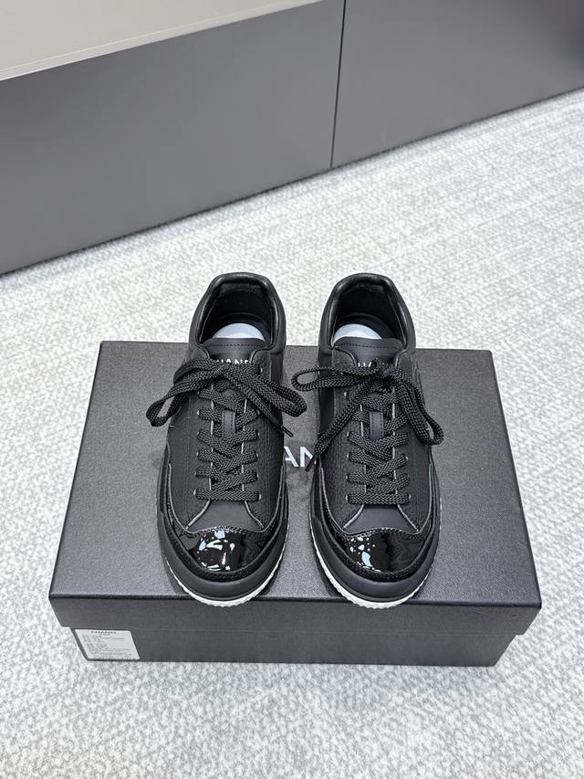 High-quality Chanel 2025 Autumn/Summer casual sneakers (retailer quality). Made