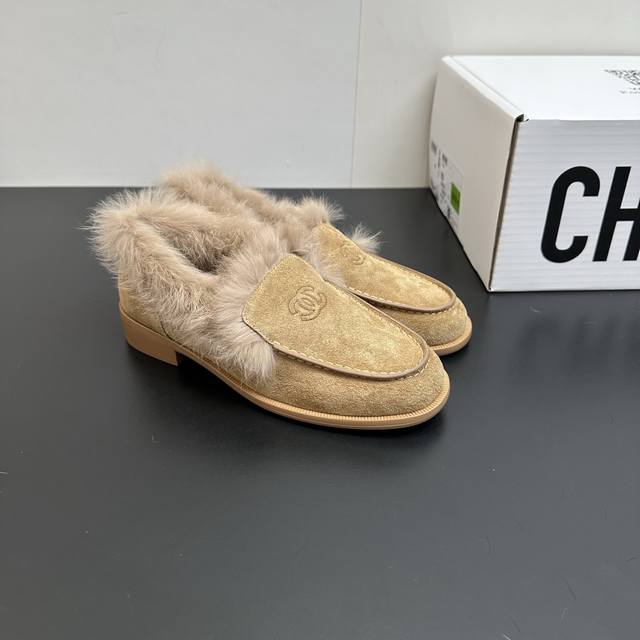 2025 Autumn/Winter Chanel Rabbit Fur Loafers. Made with premium leather and soft