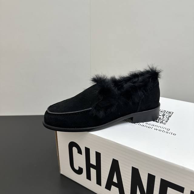 2025 Fall/Winter Chanel Rabbit Fur Loafers. Made with premium leather and soft r