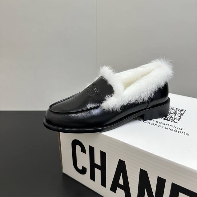 2025 Autumn/Winter Chanel Rabbit Fur Loafers. Made with premium leather and soft