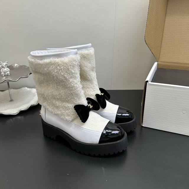 Chanel Fall/Winter Classic Short Boots with Sheepskin and Lambskin Trim - These
