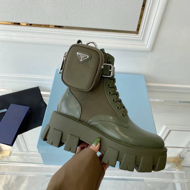 Top-tier women's Sss releases Prada's latest bag, ankle boot, and platform sole