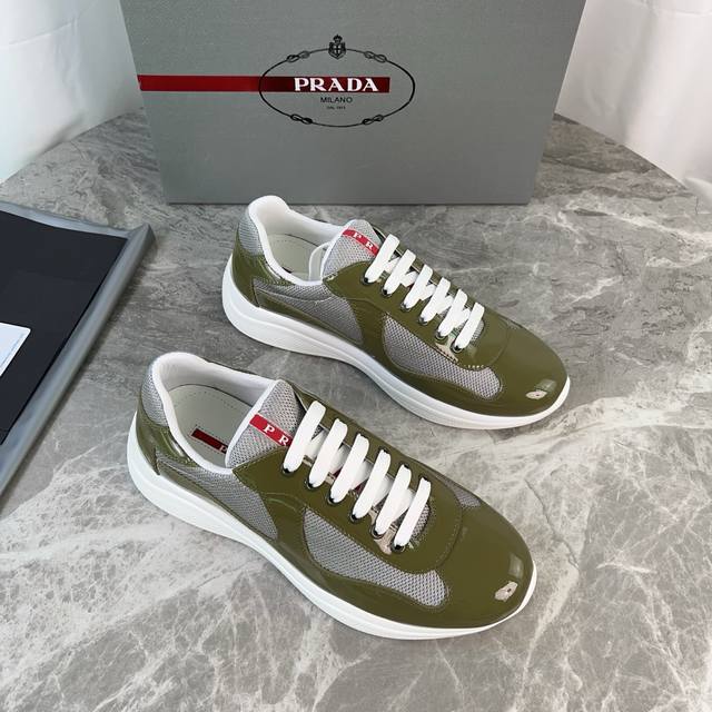 Classic P brand design. Outer layer: Top-grain cowhide patent leather + brand me