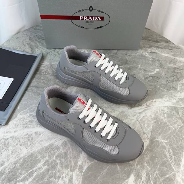 Classic P-brand design. Outer layer: Original rubber + brand mesh fabric. Inner