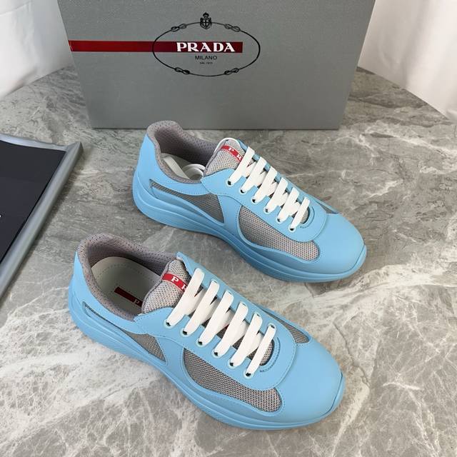 Classic P-brand design. Outer layer: Original rubber + brand mesh fabric. Inner