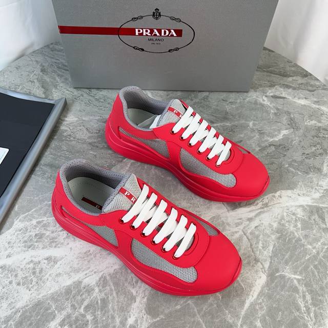 Classic P-brand design. Outer layer: Original rubber + brand mesh fabric. Inner