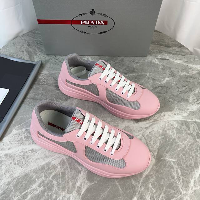 Classic P-brand design. Outer layer: Original rubber + brand mesh fabric. Inner