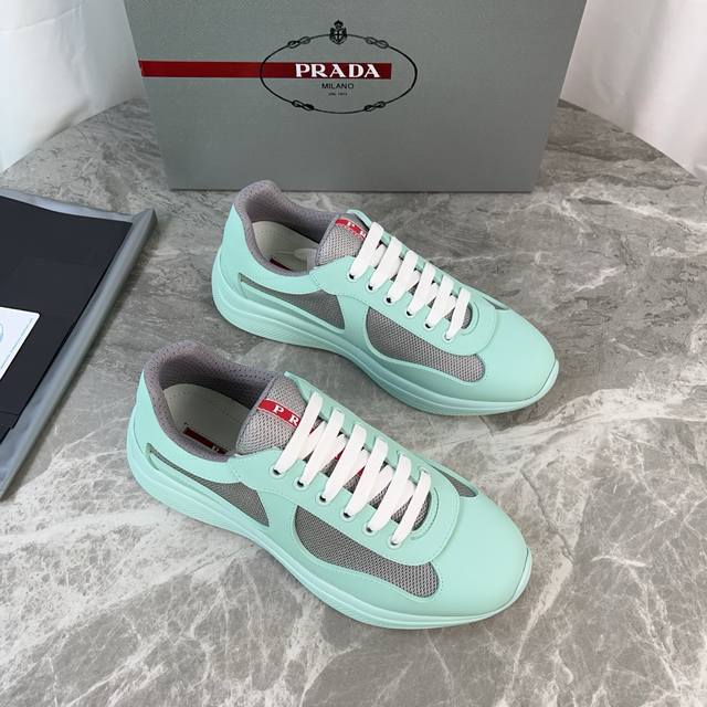 Classic P-brand design. Outer layer: Original rubber + brand mesh fabric. Inner