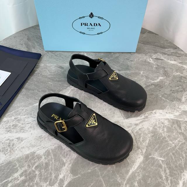 Latest model from Pixnet. Outer: Imported cowhide, high-gloss suede. Lining: Ext