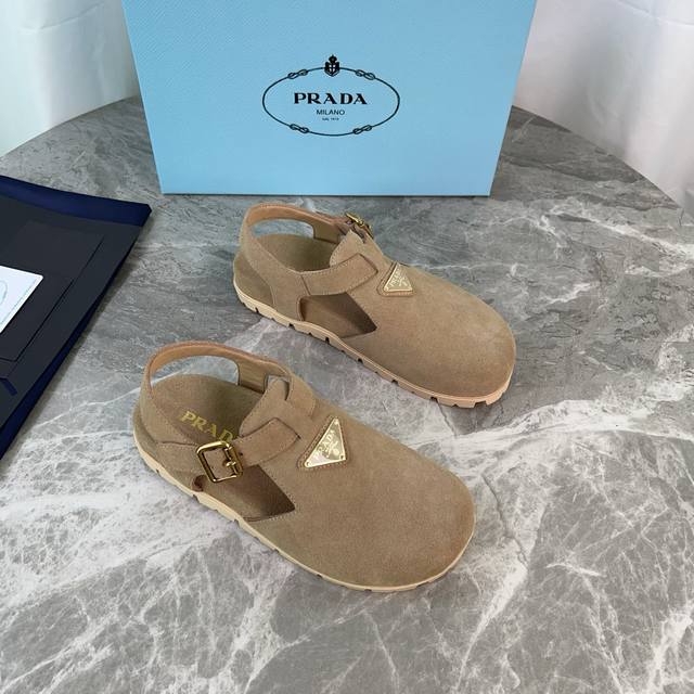 Latest model from Pixnet. Outer: Imported cowhide, high-gloss suede. Lining: Ext