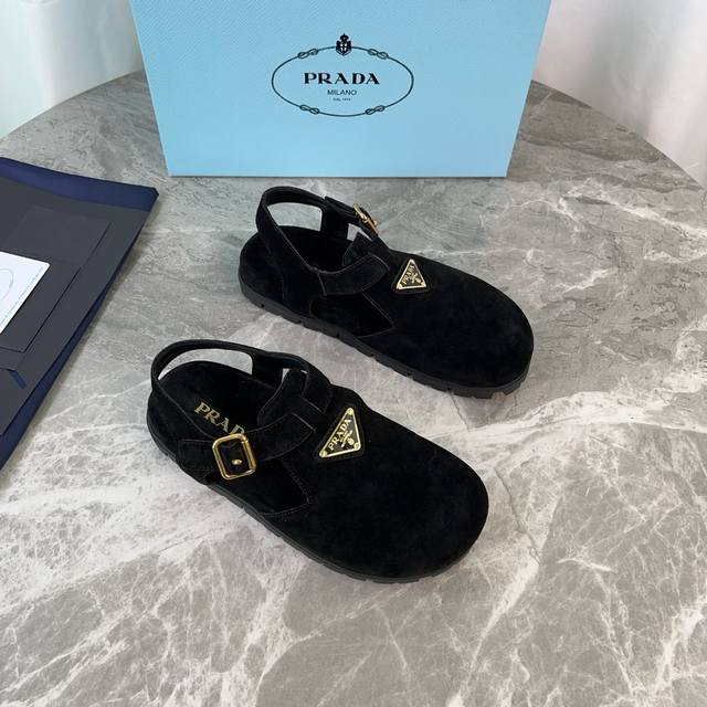 Latest model from Pixnet. Outer: Imported cowhide, high-gloss suede. Lining: Ext