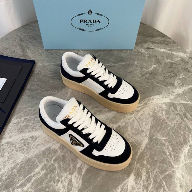 Latest P brand model. Outer: Imported custom top-grain cowhide + suede. Lining: