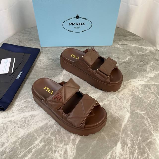 Latest model from Pixnet. Outer: Imported sheepskin. Lining: Ultra-soft sheepski