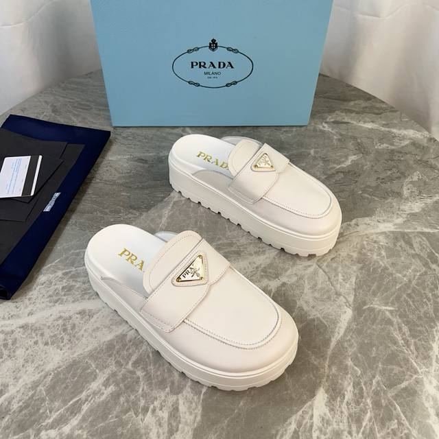 Latest P brand model. Outer: Imported cowhide, high-gloss suede. Lining: Super s