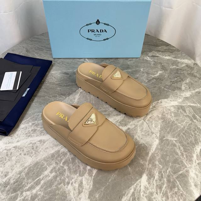 Latest model from Pixnet. Outer: Imported cowhide, high-gloss suede. Lining: Sup