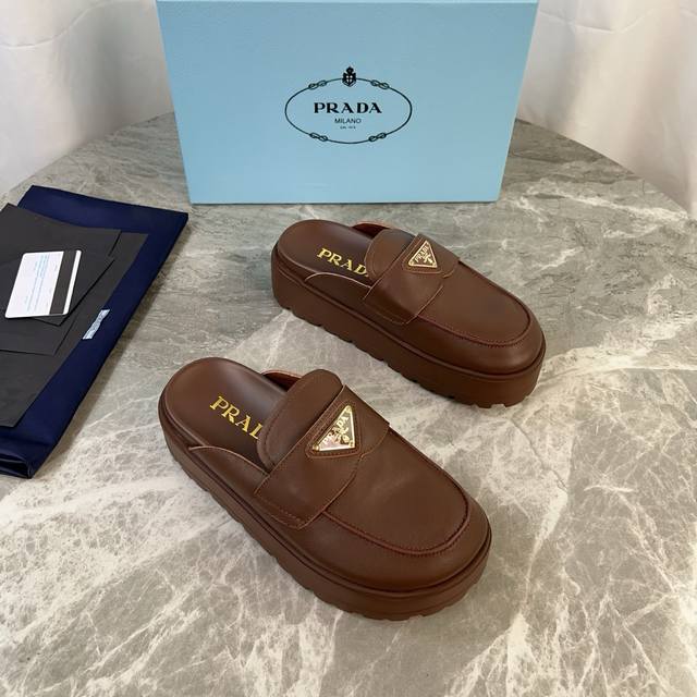 Latest model from Pixnet. Outer: Imported cowhide, high-gloss suede. Lining: Sup