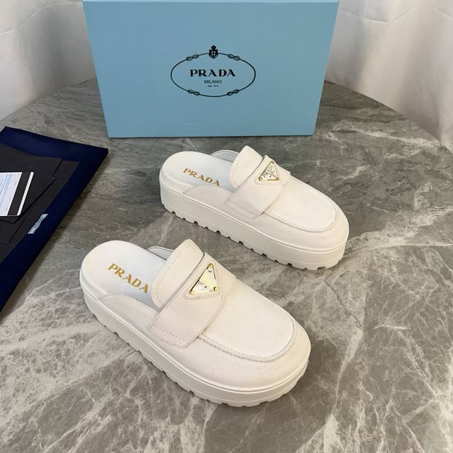 Latest model from Pixnet. Outer: Imported cowhide, high-gloss suede. Lining: Sup