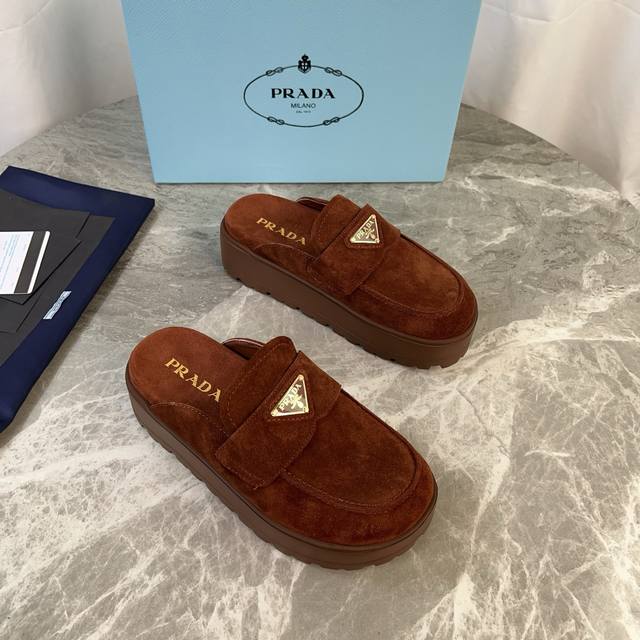 Latest model from Pixnet. Outer: Imported cowhide, high-gloss suede. Lining: Sup