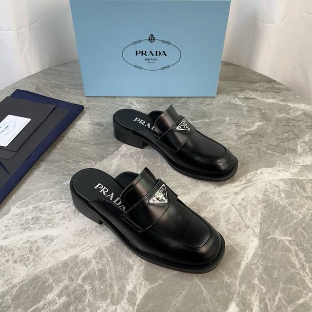 Latest P brand model. Outer: Imported split-edge beads, patent leather. Lining: