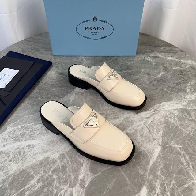 Latest P brand model. Top: Imported split-edge beads, patent leather. Lining: Ex