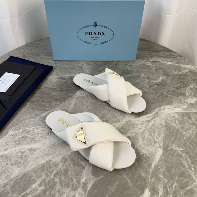 Latest model from Pixnet. Outer: Imported mixed sheepskin. Lining: Mixed sheepsk