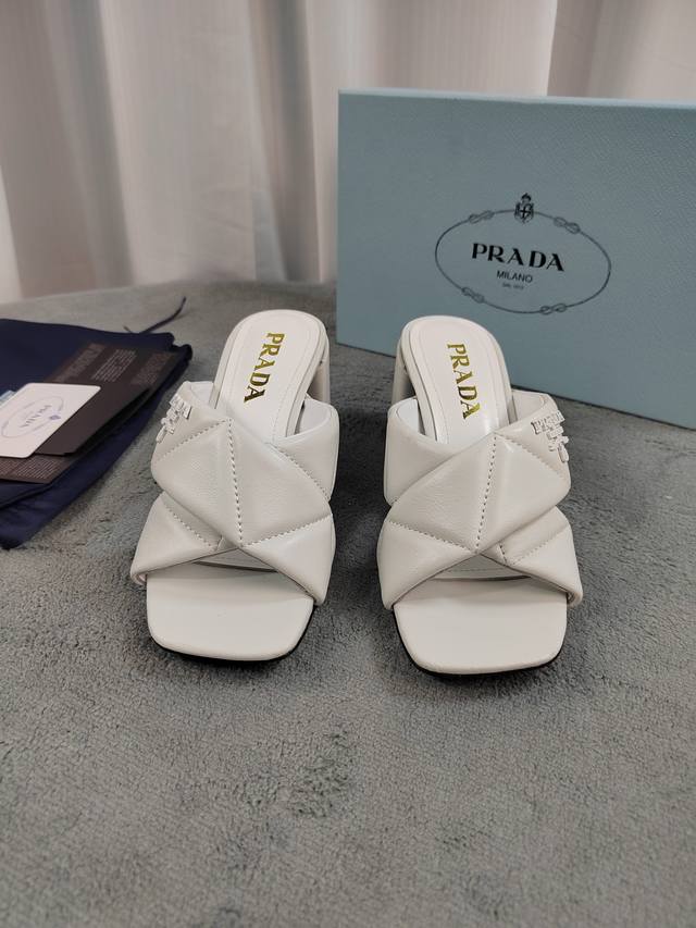 Prada Top Quality Upper: Original mixed sheepskin with embroidered original hard