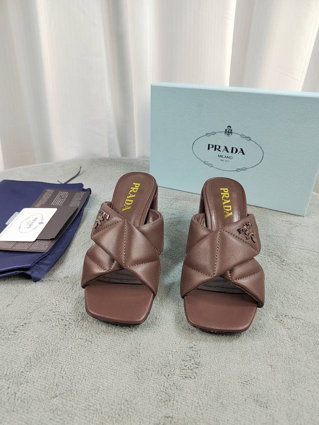 Prada Top Quality Upper: Original mixed sheepskin with embroidered original hard