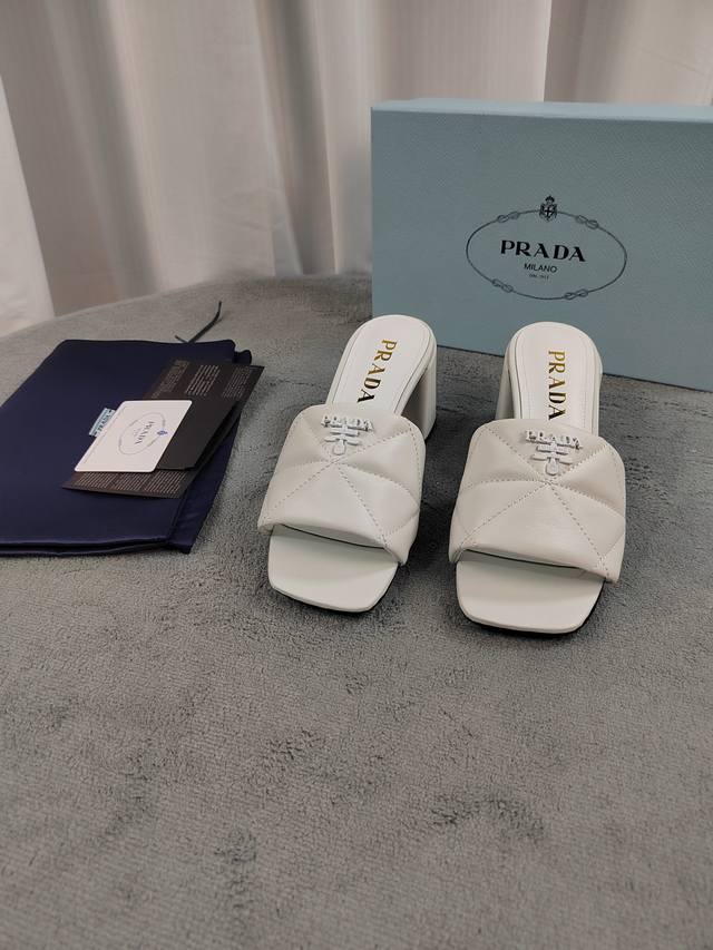 Prada Top Quality Upper: Original mixed sheepskin with embroidered original hard