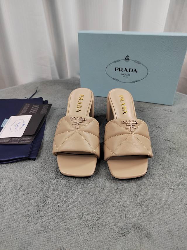 Prada Top Quality Upper: Original mixed sheepskin with embroidered original hard