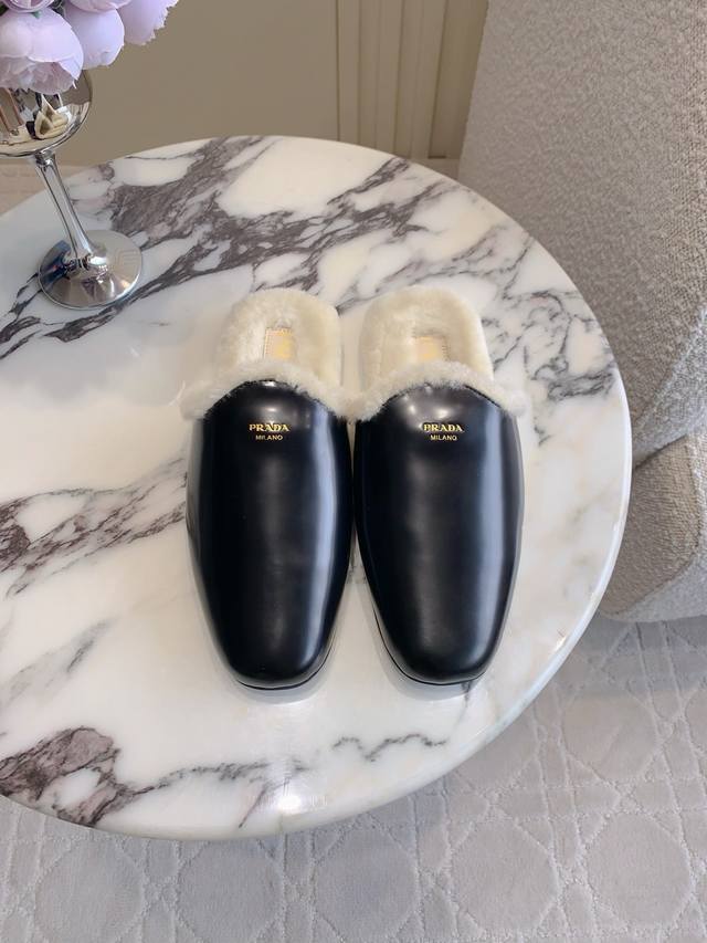 Factory Price P Prad* New Wool-lined Flat Mule Slippers Simple and stylish, exud