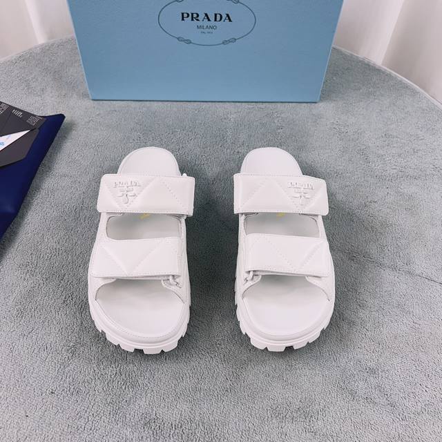 Prada's latest model. Upper: Imported mixed sheepskin. Lining: Imported water-dy