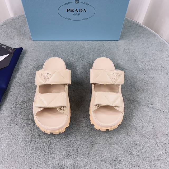 Prada's latest model. Upper: Imported mixed sheepskin. Lining: Imported water-dy