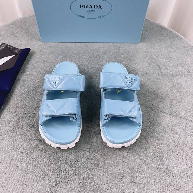 Prada's latest model. Upper: Imported mixed sheepskin. Lining: Imported water-dy Prada's latest model. Upper: Imported mixed sheepskin. Lining: Imported water-dy