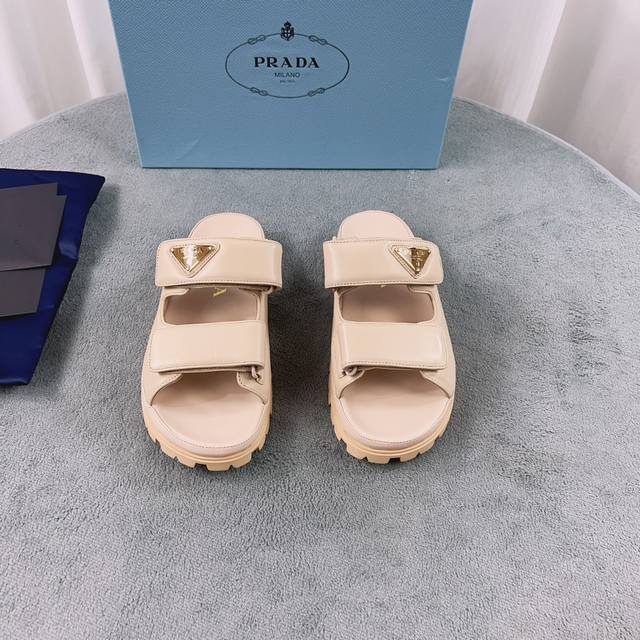 Prada's latest model. Upper: Imported mixed sheepskin. Lining: Imported water-dy