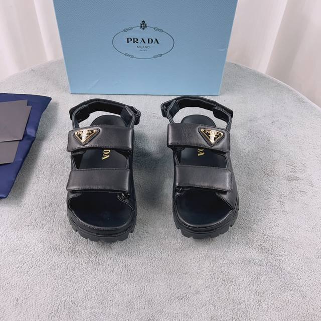 Prada's latest model. Upper: Imported mixed sheepskin. Lining: Imported water-dy