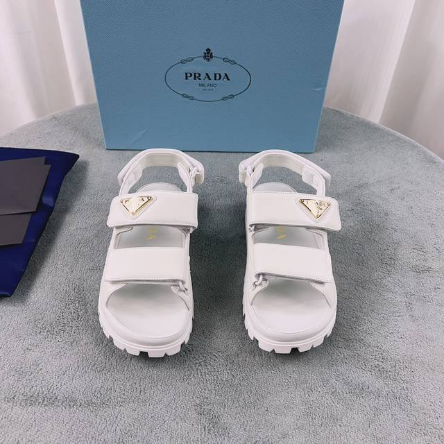 Prada's latest model. Upper: Imported mixed sheepskin. Lining: Imported water-dy