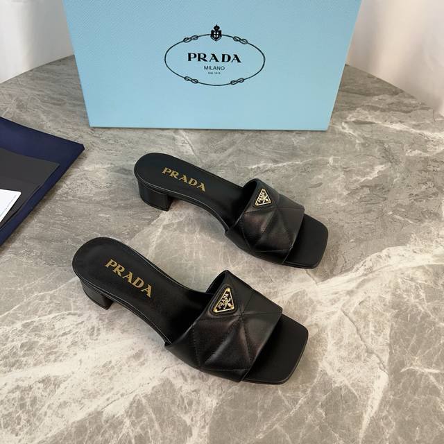 Latest model from P brand. Upper: Imported sheepskin, cross-grain cowhide. Linin