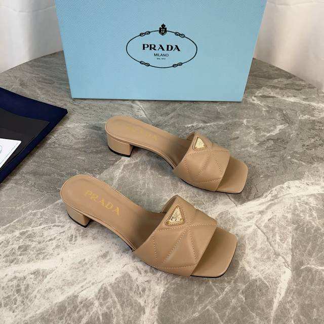 Latest model from Pixnet. Upper: Imported sheepskin, cross-grain cowhide. Lining