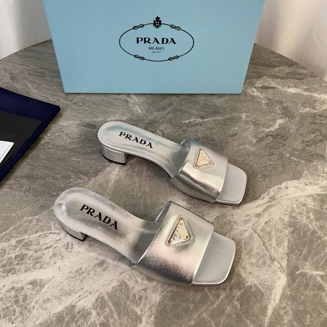 Latest model from Pixnet. Upper: Imported sheepskin, cross-grain cowhide. Lining