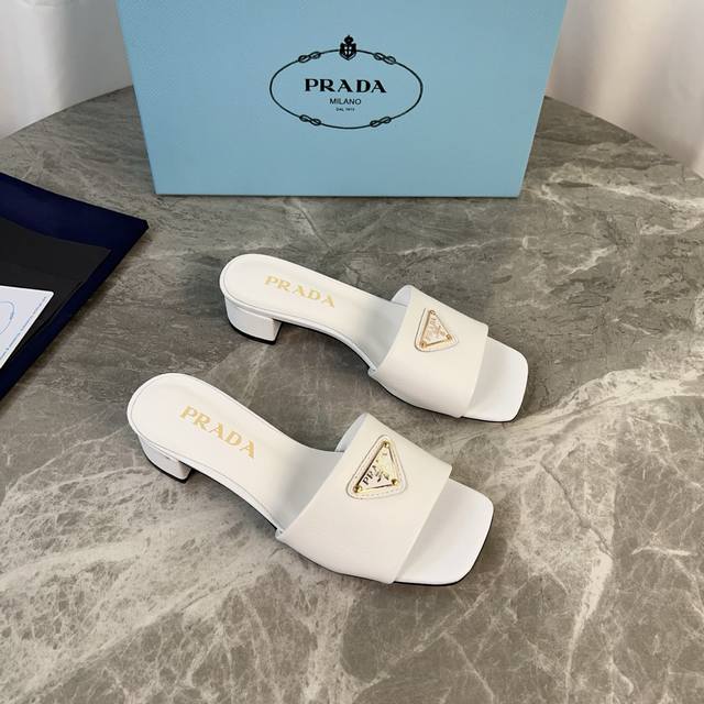 Latest model from P brand. Upper: Imported sheepskin, cross-grain cowhide. Linin