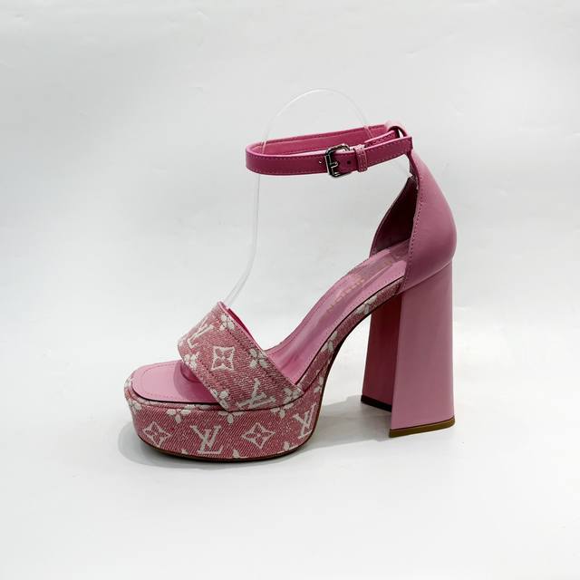 Latest L brand Paris runway sandals, exclusive style, factory direct wholesale: