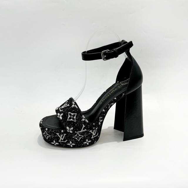 Latest L brand Paris runway sandals, exclusive style, factory direct wholesale: