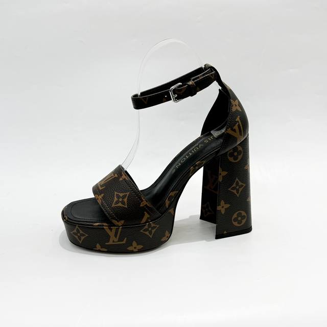 Latest L brand Paris runway sandals, exclusive style, factory direct wholesale: