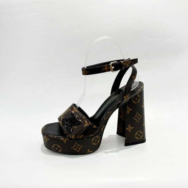 Latest L brand runway sandals, updated simultaneously with the official website