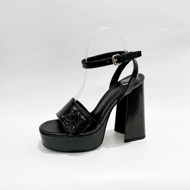 Latest L brand runway sandals, updated simultaneously with the official website